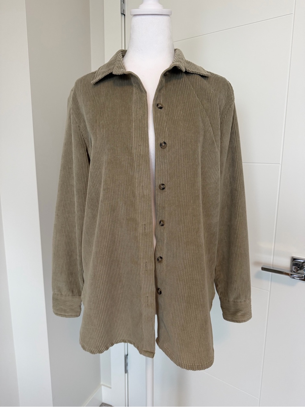 Ladies H&M Olive Corduroy Button-Up Shirt Size XS